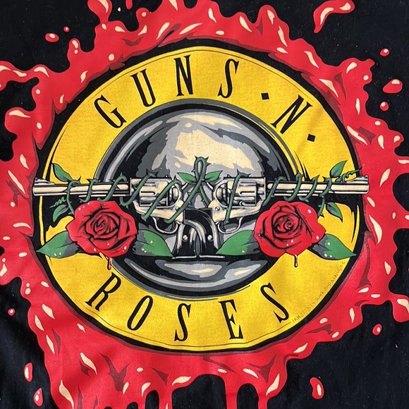 Large Black Guns and Roses Graphic Tee - Picture 4 of 6